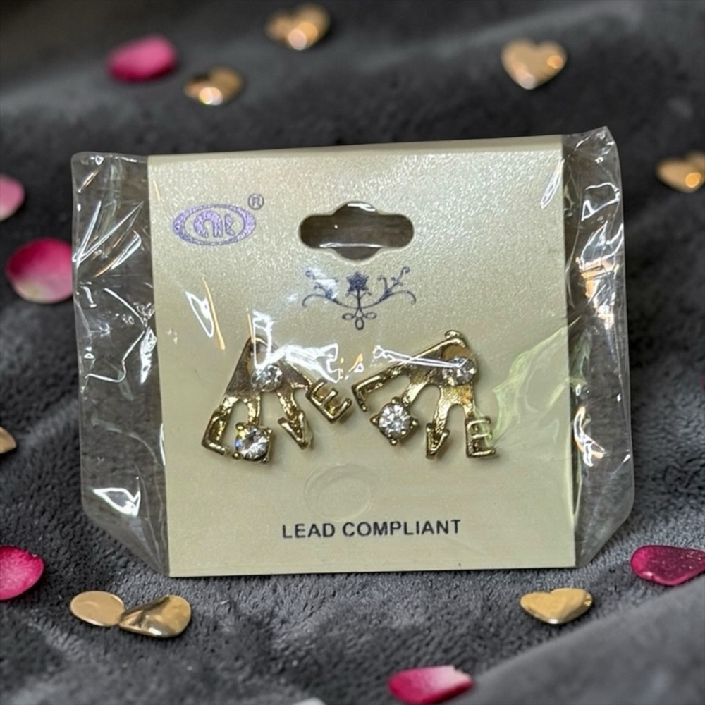 🏷️‼️5/$25🏷️‼️💛Gold Tone Love Earrings w/Crystals/NIP💛